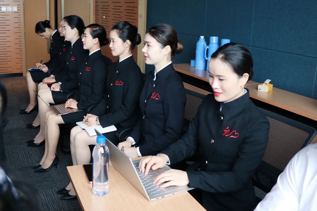 提升服務品質，打造專業形象 谷田稻香攜手東方禮儀華平生團隊開展服務禮儀培訓